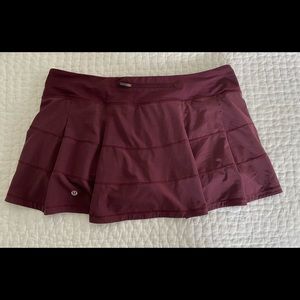 Lululemon women’s tennis skirt. Maroon color